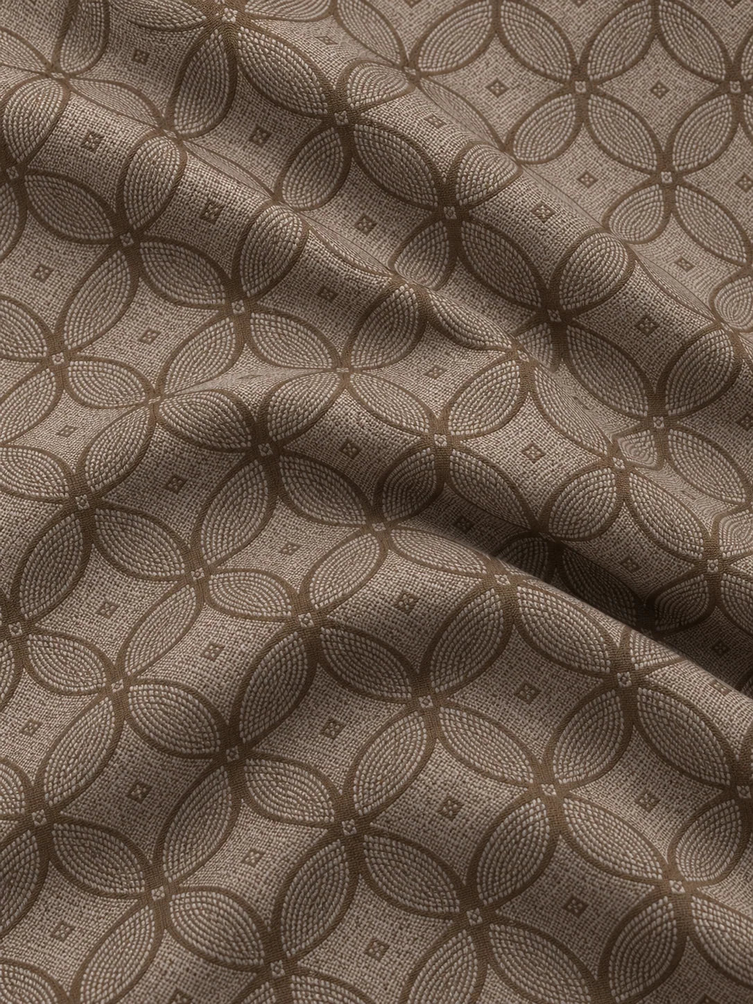 Performance-Golfpullover in Taupebraun mit geometrischem Muster und Viertelreißverschluss
