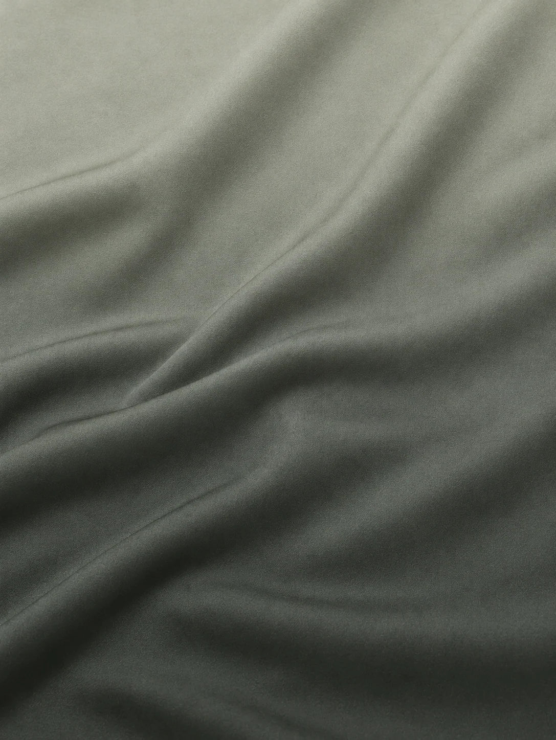 Golfpullover in Salbeigrün mit Ombre-Farbverlauf und Viertelreißverschluss
