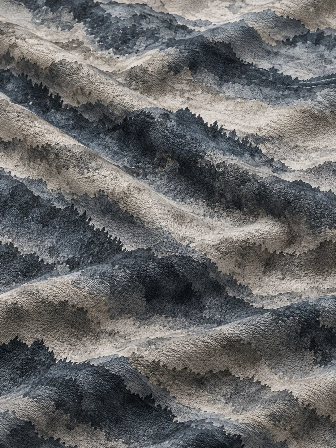 Golf-Pullover aus Funktionsmaterial in Schieferblau mit nebligem Berglandschaftsmotiv und Viertelreißverschluss