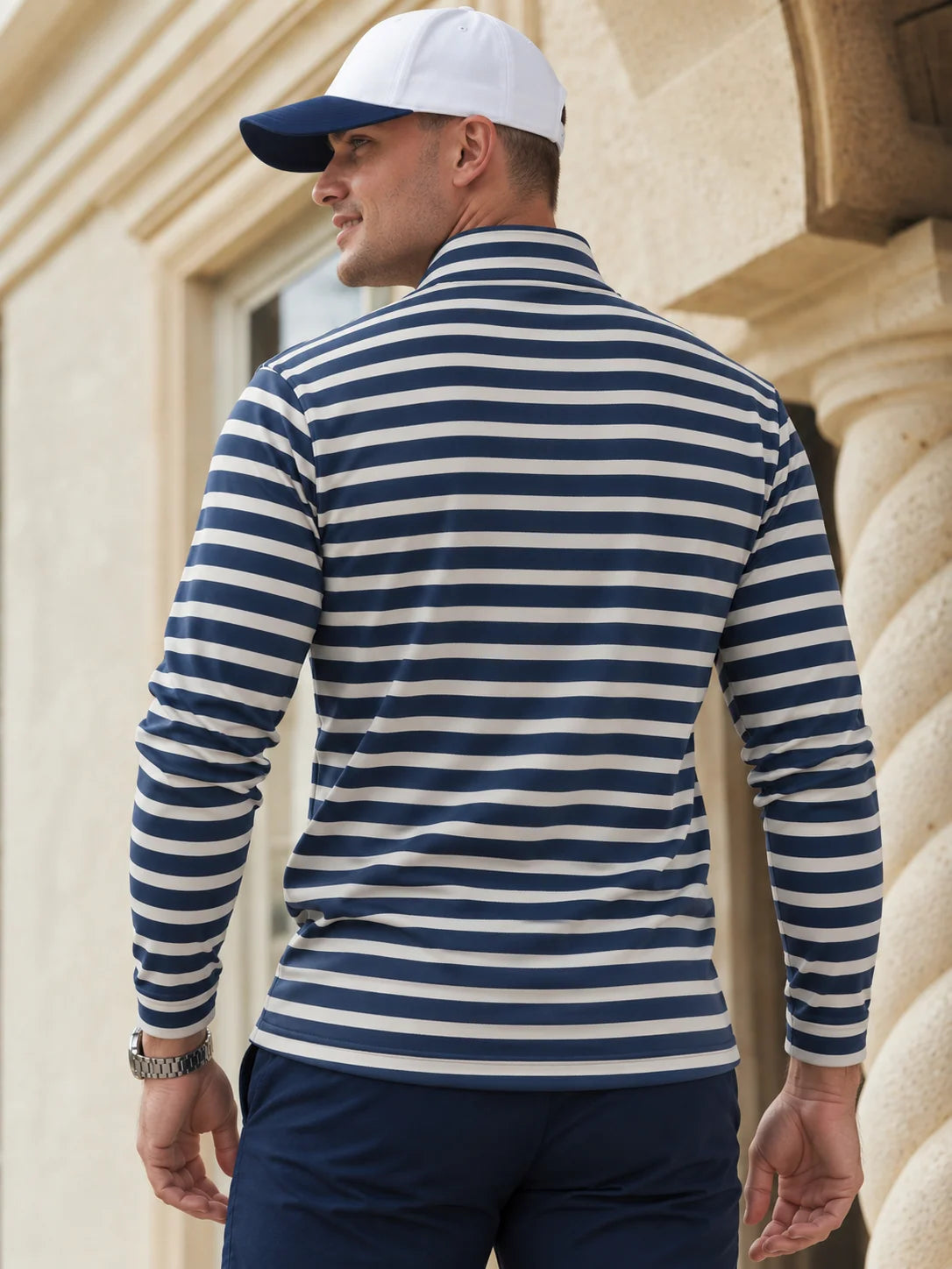 Golf-Pullover aus Funktionsmaterial in Marineblau mit nautischem Streifenmuster und Viertelreißverschluss