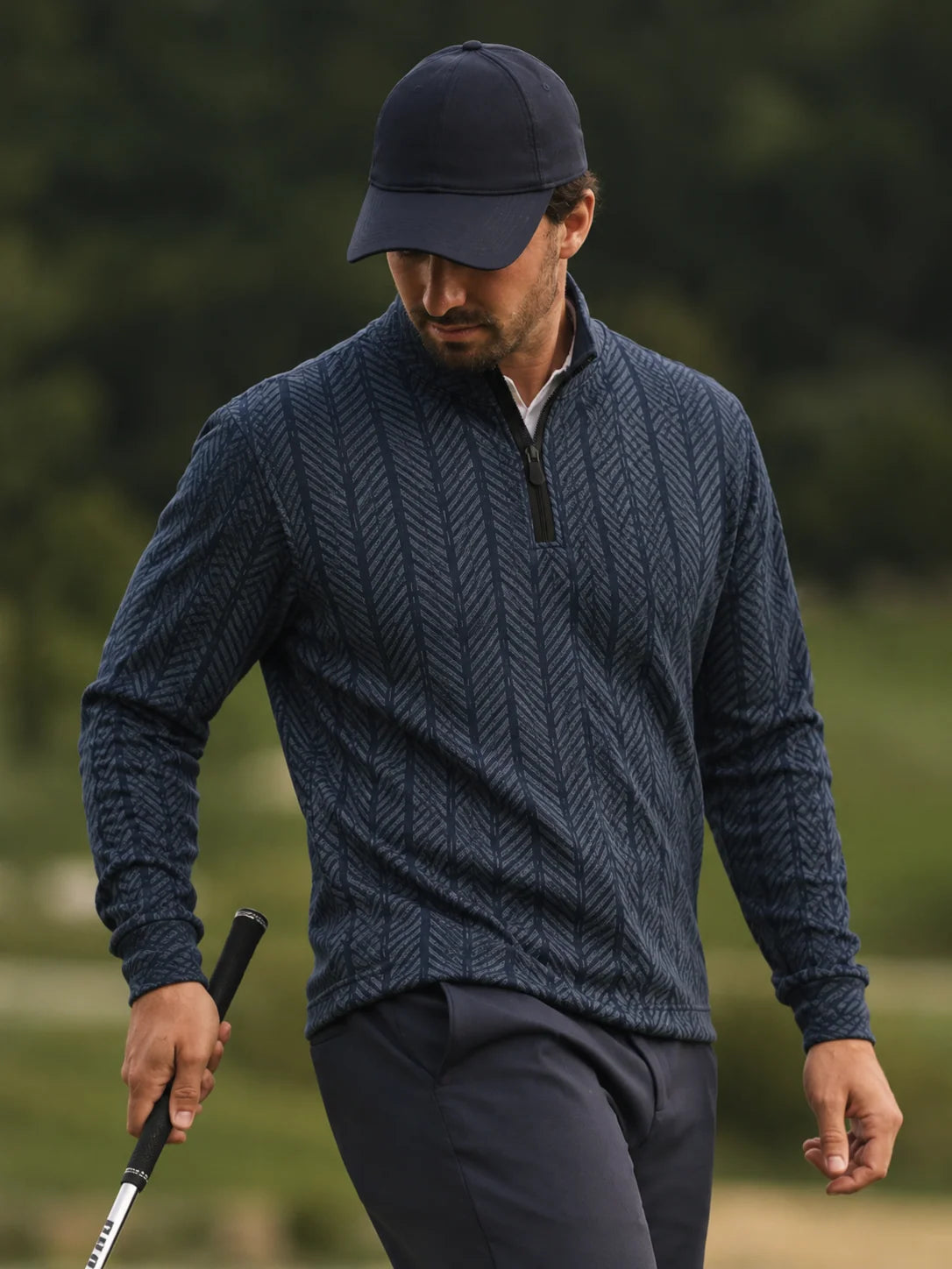 Golfpullover mit Fischgrätmuster in Marineblau, Funktionsmaterial und Viertelreißverschluss