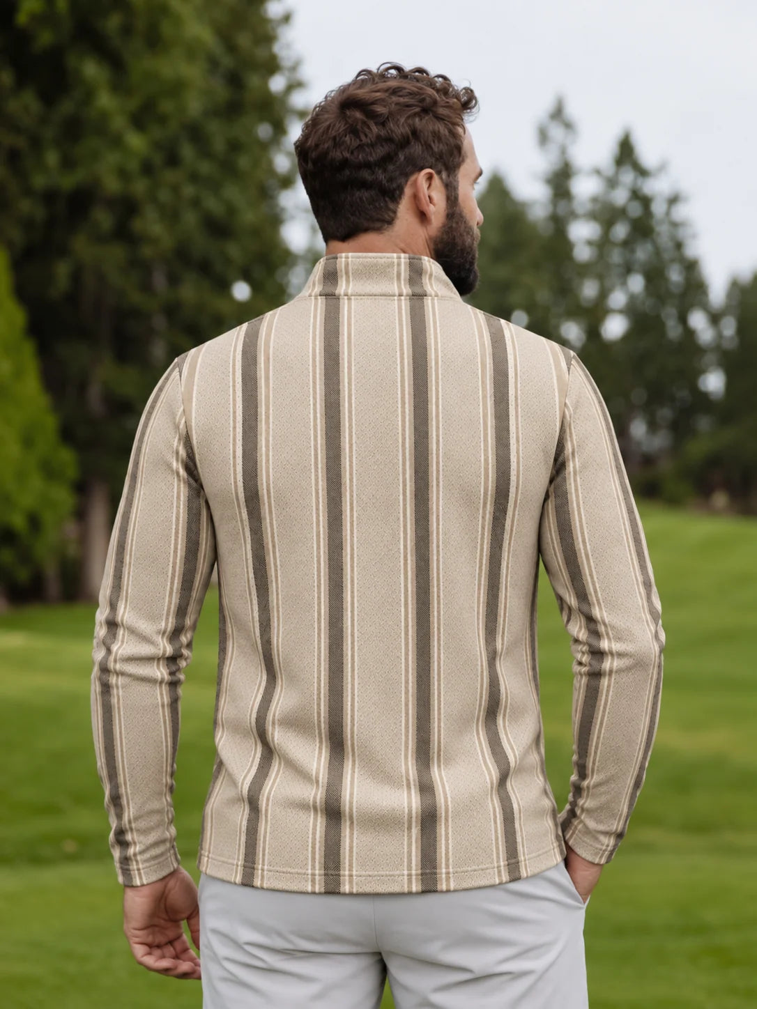 Sandfarbener Quarter-Zip-Pullover mit Streifenmuster