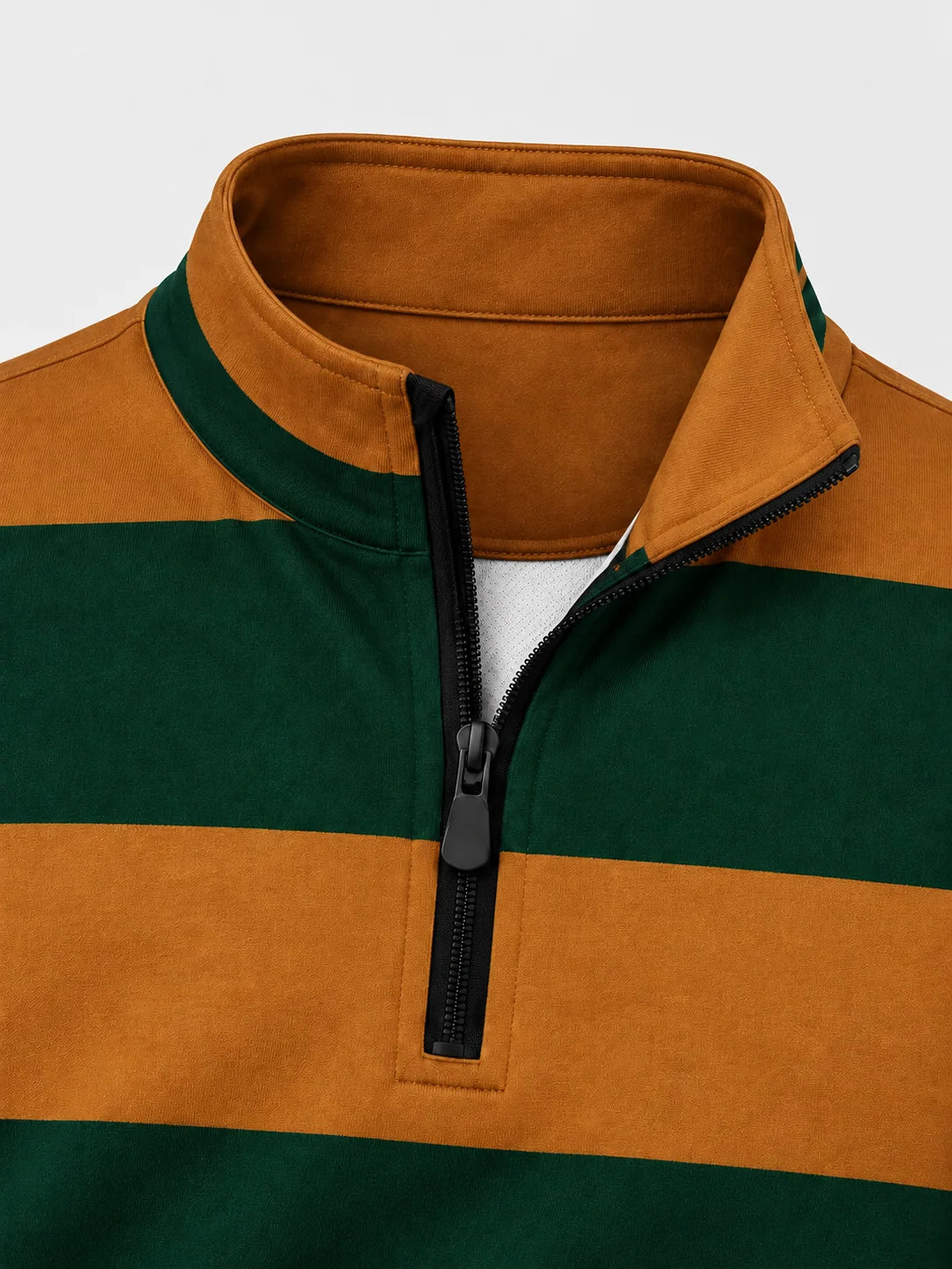 Golf-Pullover mit Rugby-Streifen in Kieferngrün und Senfgelb und Viertelreißverschluss aus Funktionsmaterial