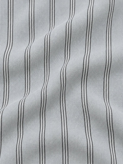 Silbergrauer Golfpullover mit feinem Nadelstreifenmuster, Funktionsmaterial und Viertelreißverschluss
