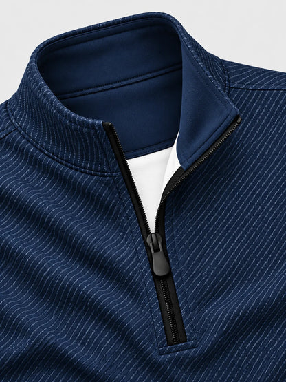 Golf-Pullover mit Viertelreißverschluss und diagonalem Streifenmuster in Marineblau