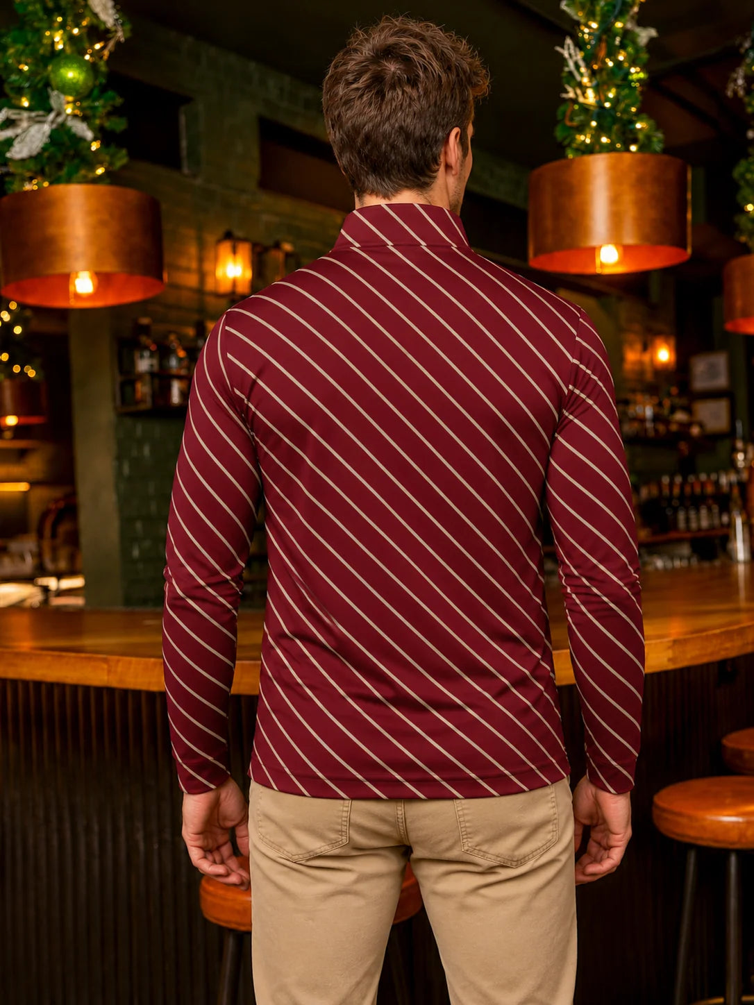 Golfpullover in Burgunderrot mit weihnachtlichem Streifenmuster und Viertelreißverschluss